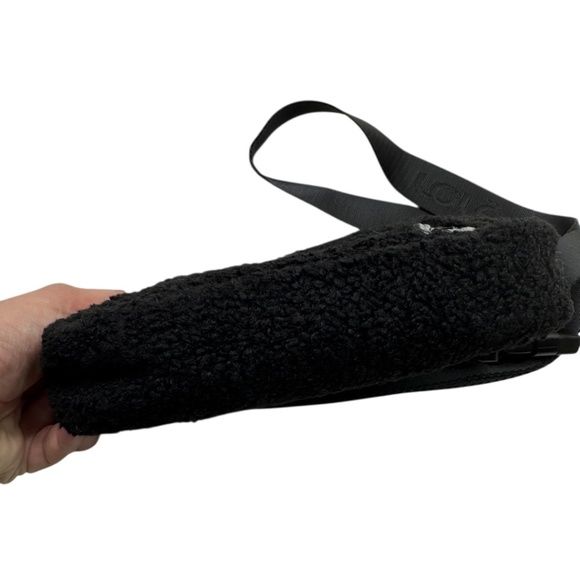 LOLE Sherpa Black Belt Bag - Picture 12 of 12